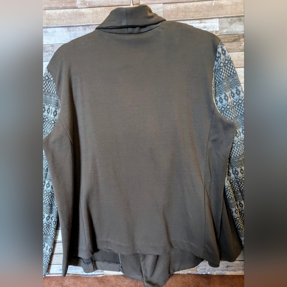 Violet B. Cascading Waterfall Effect W/Aztec Sleeves Short Cardigan - Picture 11 of 16